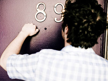 burglar-knocking-sl